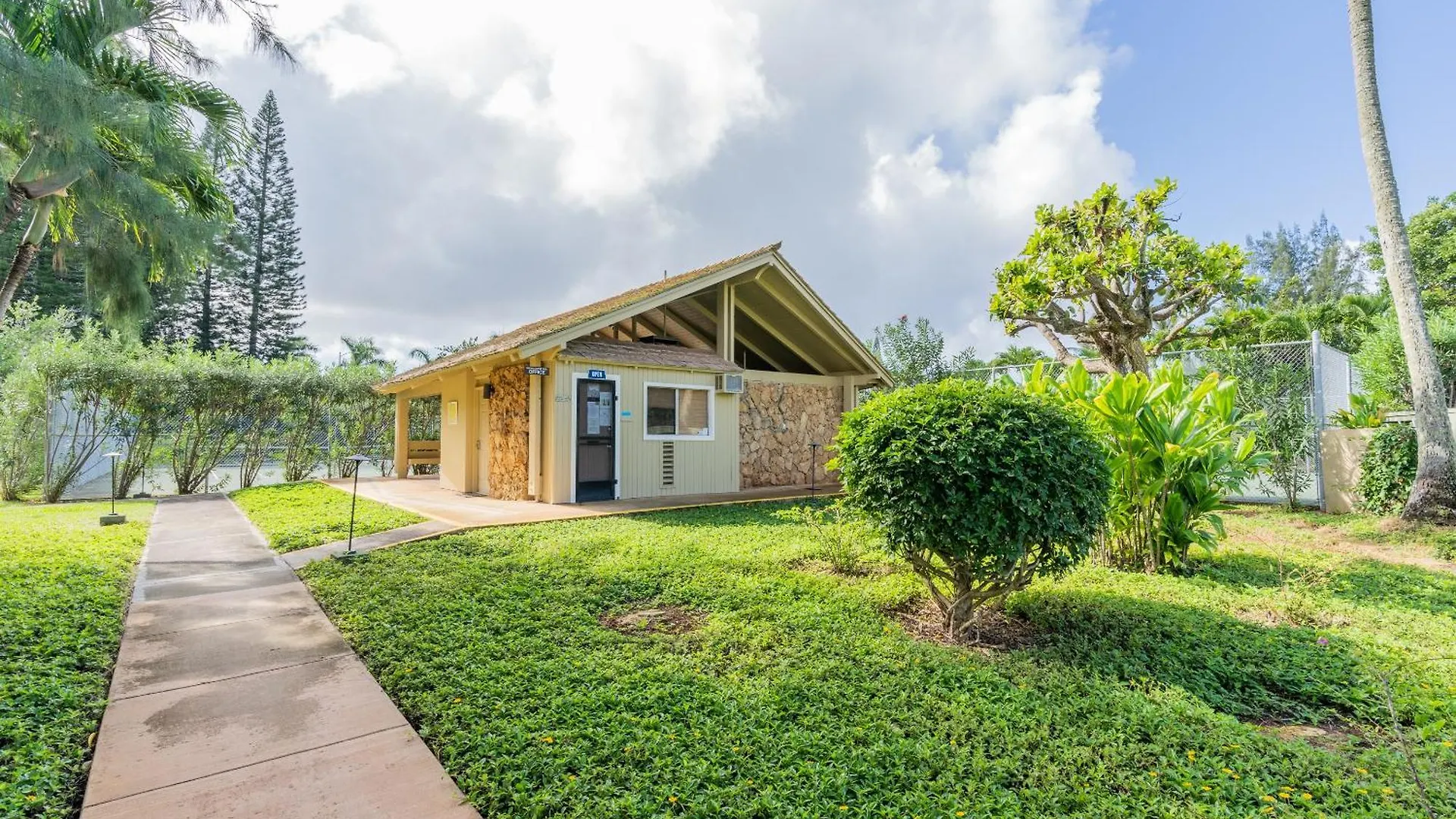 Makani Moana Loft - Golf Course View - North Shore - Sleeps 2 Kahuku United States